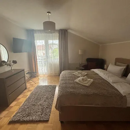 アパート Weekend ロガシュカ・スラティナ