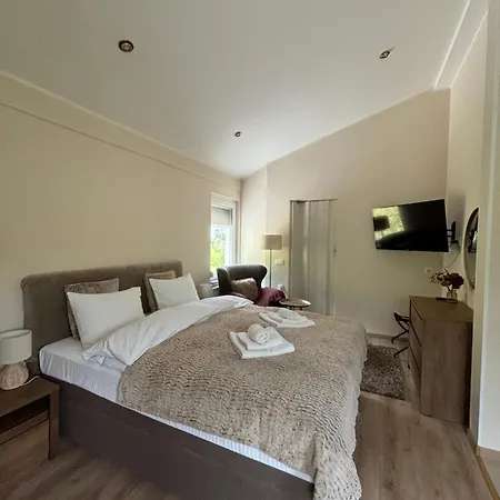 Weekend * ロガシュカ・スラティナ